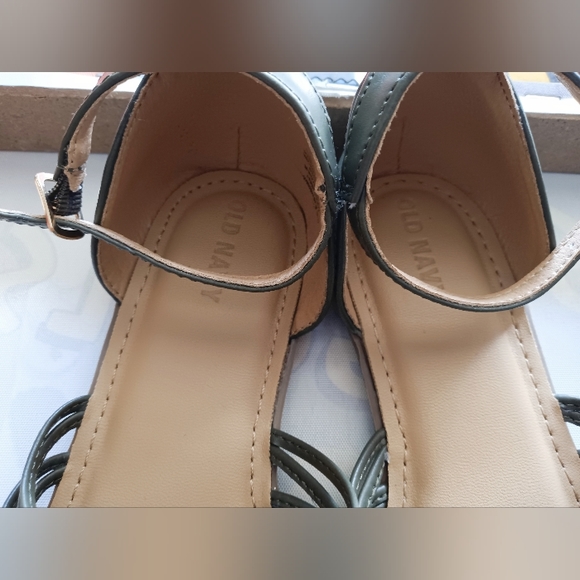 Old Navy Sandals,Girls size 2, Olive Green - Picture 2 of 5